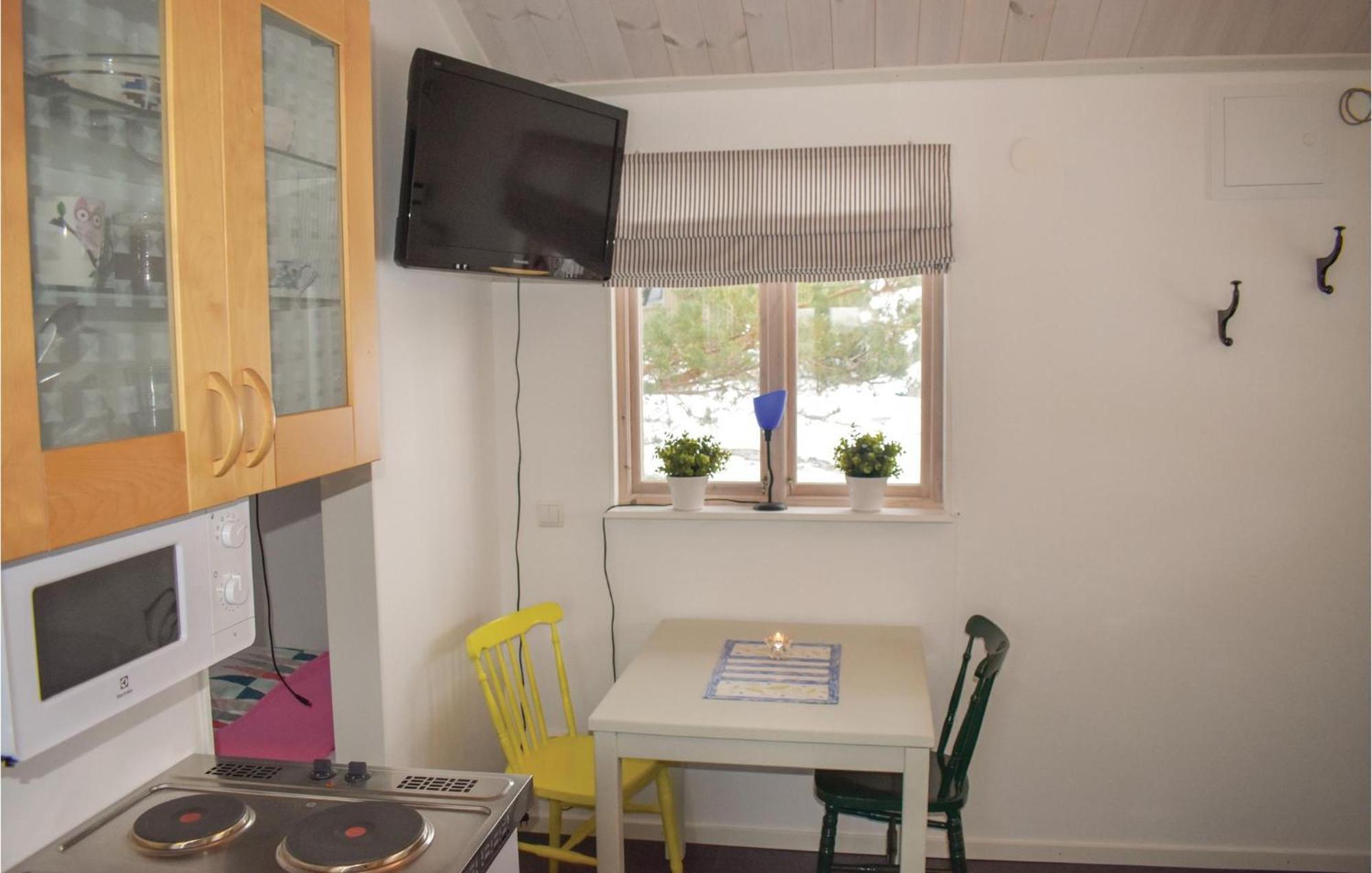 1 Bedroom Stunning Home In Vrangoe Buitenkant foto